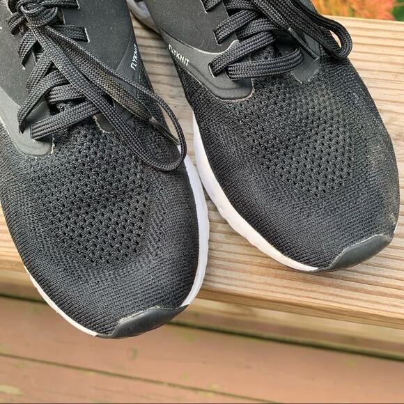 Nike Odyssey React 2 Black Flyknit Sneakers Running - Picture 2 of 7